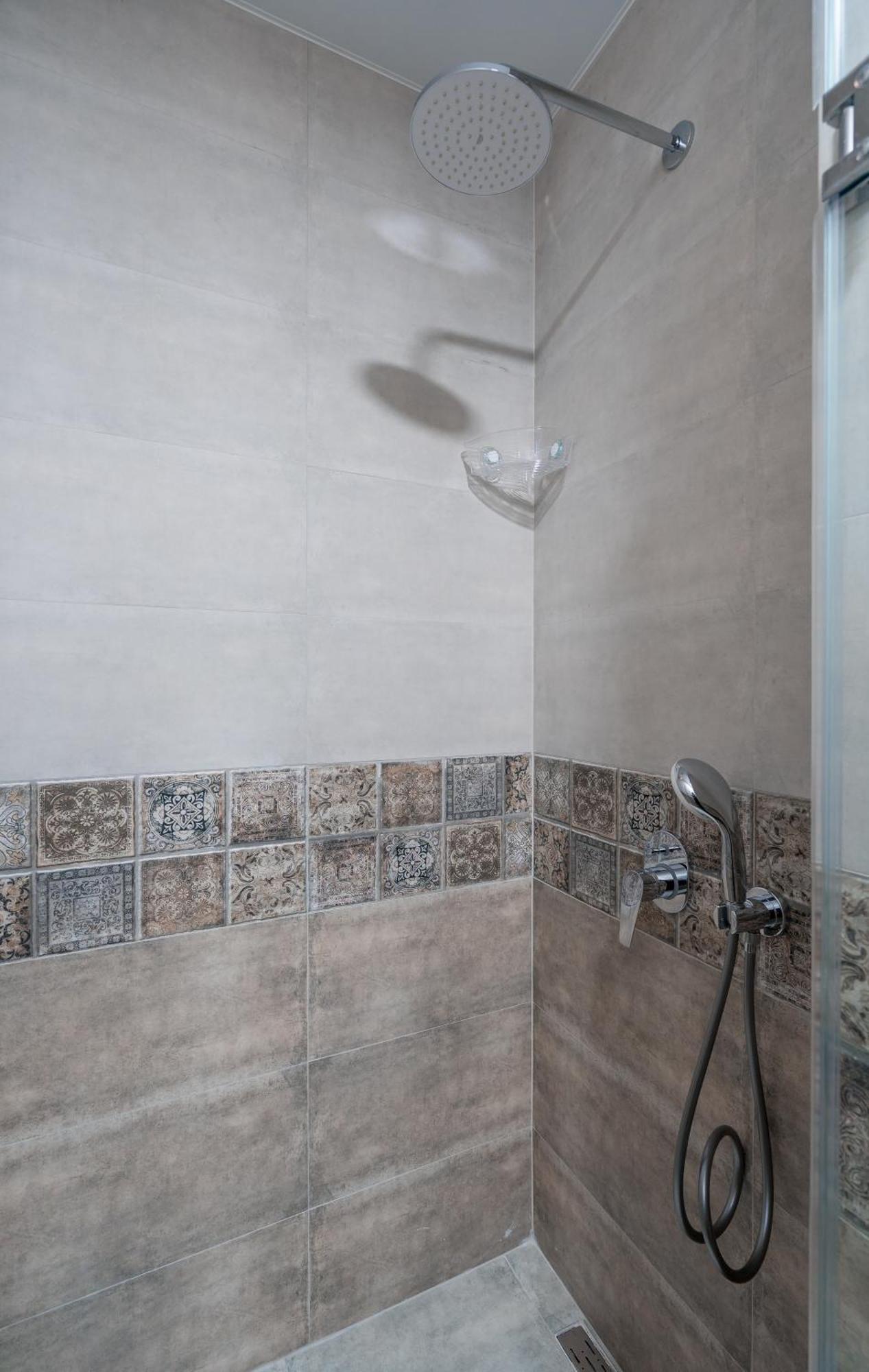 Aparthotel Luxury X By Umbrella Tbilisi Esterno foto